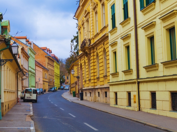 Should Travellers Rent a Car in Zagreb or Join Guided Tours